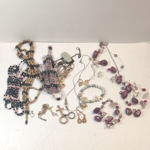 Jewllery Lot Assorted Necklaces, Earrings, Rings & Bracelets Wearable